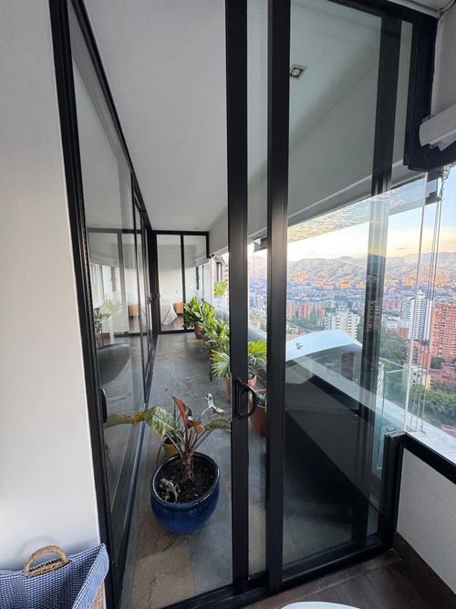 Apartamento en arriendo en El Poblado, Medellín · foto 2 de 10