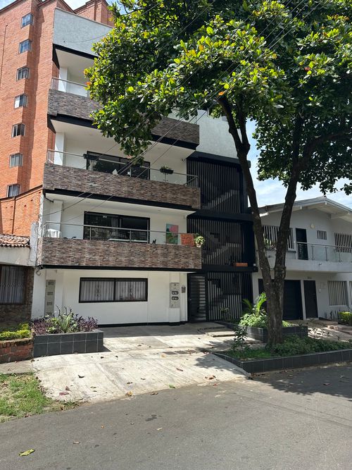 Apartamento de 3 alcobas en venta en Laureles, Medellín, 138 m² · foto 2 de 17