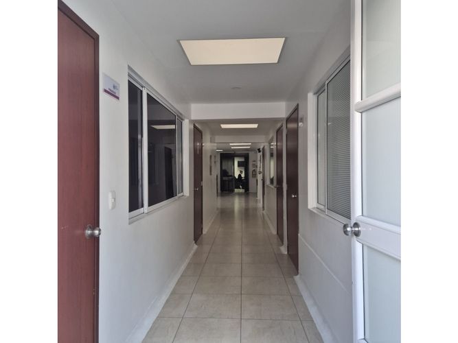 Casa de 7 alcobas en venta en San Jose De Bavaria, Bogotá, 939 m² · foto 3 de 5