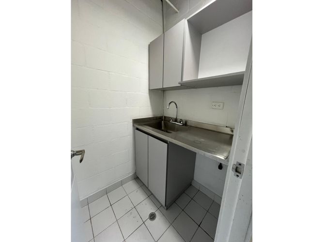 Oficina en arriendo en Los Balsos, Medellín, 71 m² · foto 5 de 10