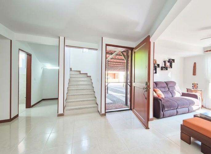 Casa de 3 alcobas en venta en Las Mercedes, Jamundí, 291 m² · foto 3 de 24