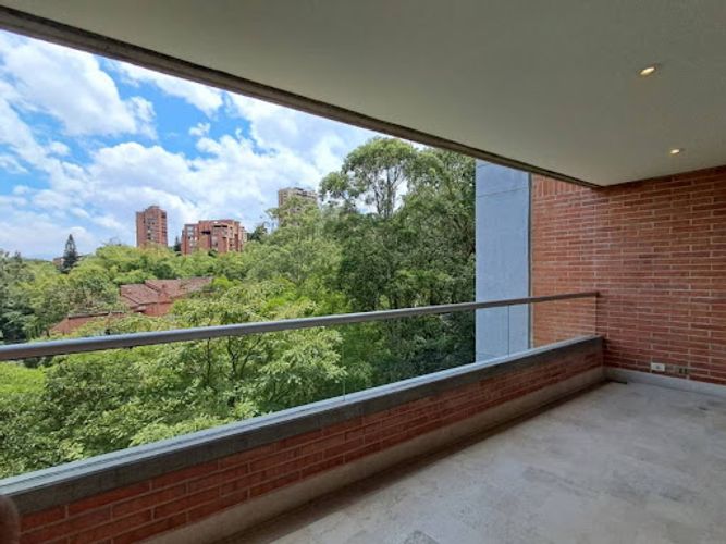 Apartamento de 4 alcobas en arriendo en Urbanizacion Villa Linda, Medellín, 180 m² · foto 8 de 24