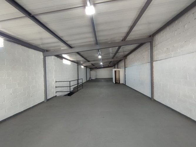 Bodega en arriendo en Cristo Rey, Medellín, 170 m² · foto 3 de 13