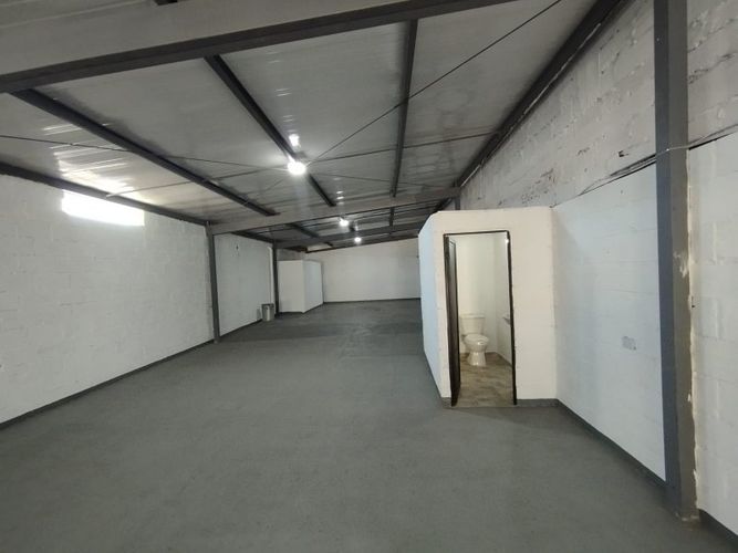 Bodega en arriendo en Cristo Rey, Medellín, 170 m² · foto 6 de 13