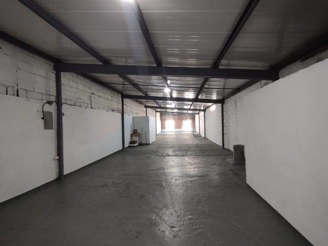 Bodega en venta en Cristo Rey, Medellín, 170 m² · foto 2 de 13