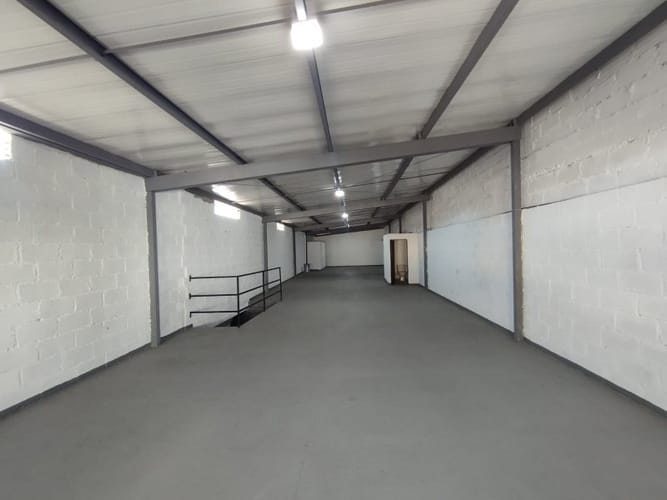 Bodega en venta en Cristo Rey, Medellín, 170 m² · foto 3 de 13