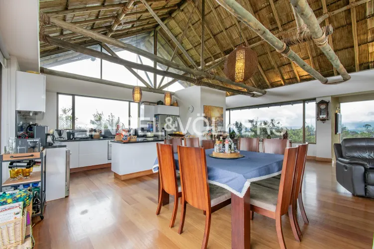 Casa de 5 alcobas en venta en Yerbabuena, Sopó, 407 m² · foto 6 de 16