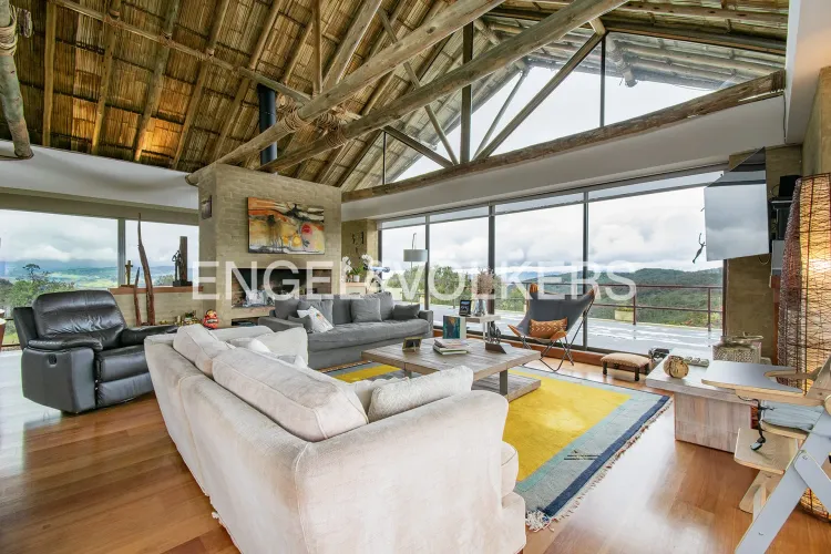 Casa de 5 alcobas en venta en Yerbabuena, Sopó, 407 m² · foto 2 de 16