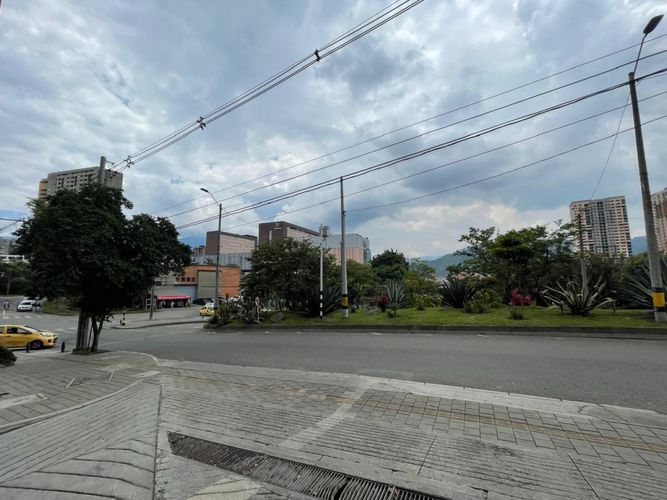Local en arriendo en El Poblado, Medellín, 419 m² · foto 2 de 14