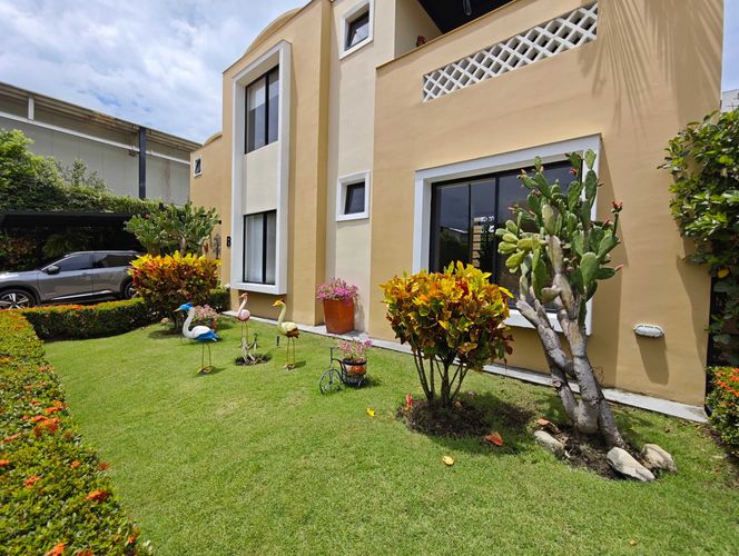 Casa de 4 alcobas en venta en Ricaurte, Ricaurte, 438 m² · foto 3 de 24