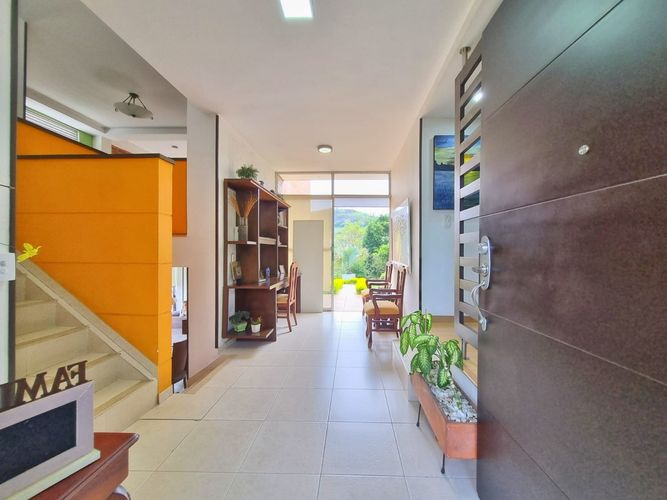 Casa de 4 alcobas en venta en Sector La Luisa Bella Suiza, Cali, 240 m² · foto 2 de 21