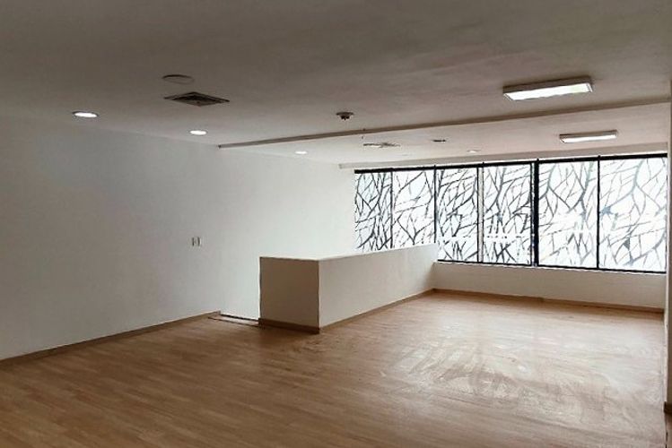 Local en venta en El Poblado, Medellín, 185 m² · foto 2 de 6