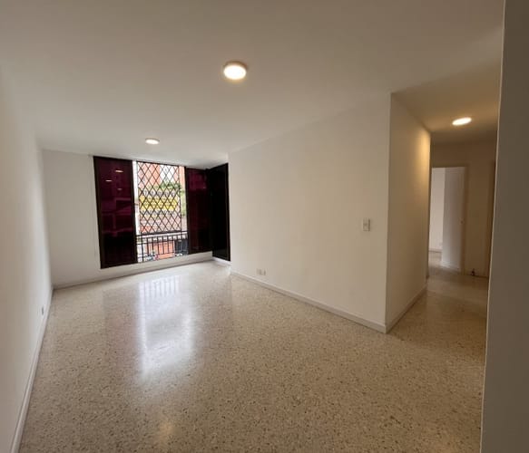 Apartamento de 3 alcobas en venta en U. Dep. A. Galindo Plaza Toros, Cali, 75 m² · foto 2 de 22