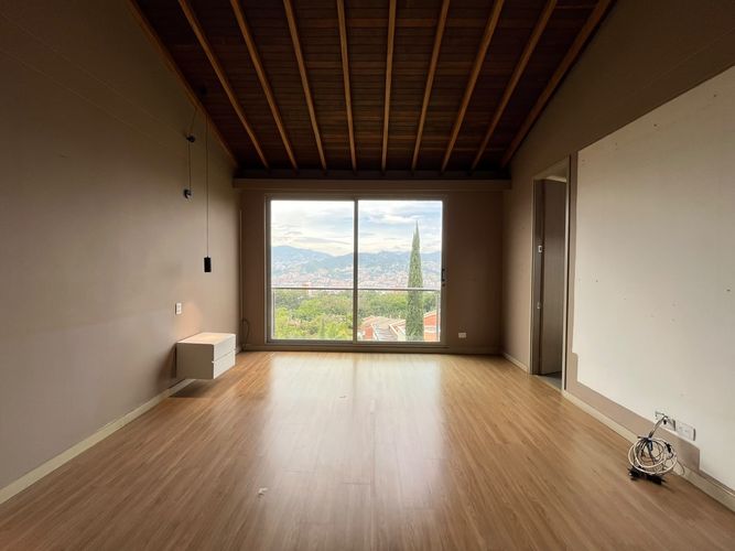 Casa de 3 alcobas en arriendo en Loma El Atravesado, Envigado, 223 m² · foto 11 de 20