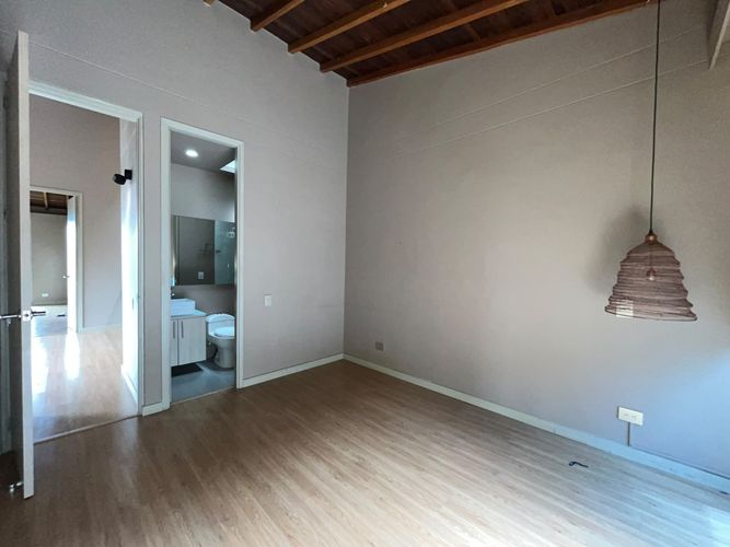 Casa de 3 alcobas en arriendo en Loma El Atravesado, Envigado, 223 m² · foto 17 de 20