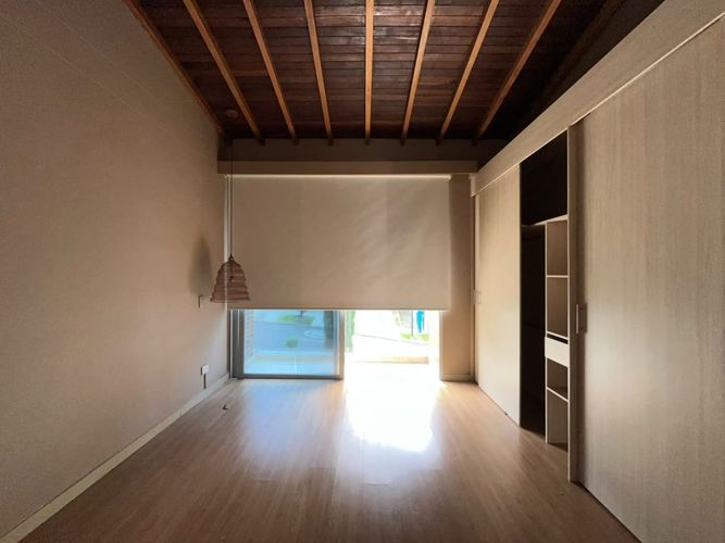 Casa de 3 alcobas en arriendo en Loma El Atravesado, Envigado, 223 m² · foto 13 de 20