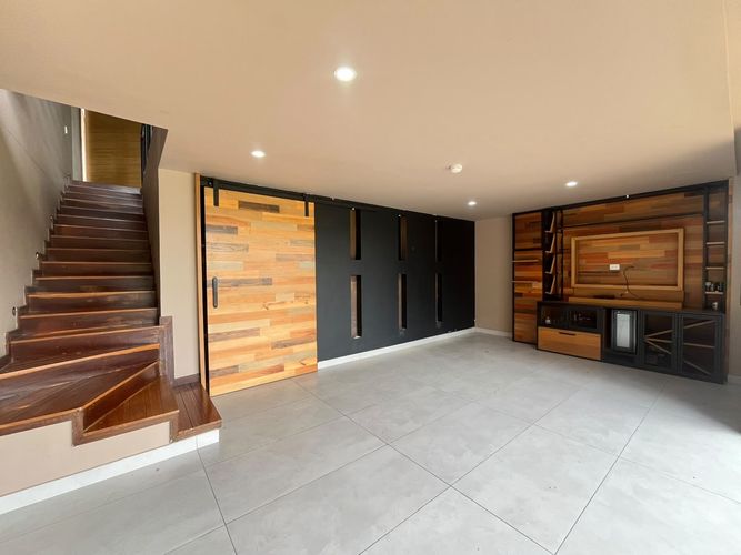 Casa de 3 alcobas en arriendo en Loma El Atravesado, Envigado, 223 m² · foto 9 de 20