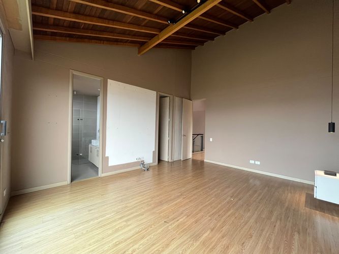 Casa de 3 alcobas en arriendo en Loma El Atravesado, Envigado, 223 m² · foto 15 de 20