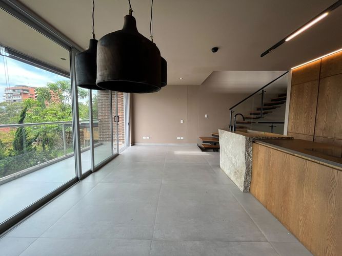 Casa de 3 alcobas en arriendo en Loma El Atravesado, Envigado, 223 m² · foto 3 de 20