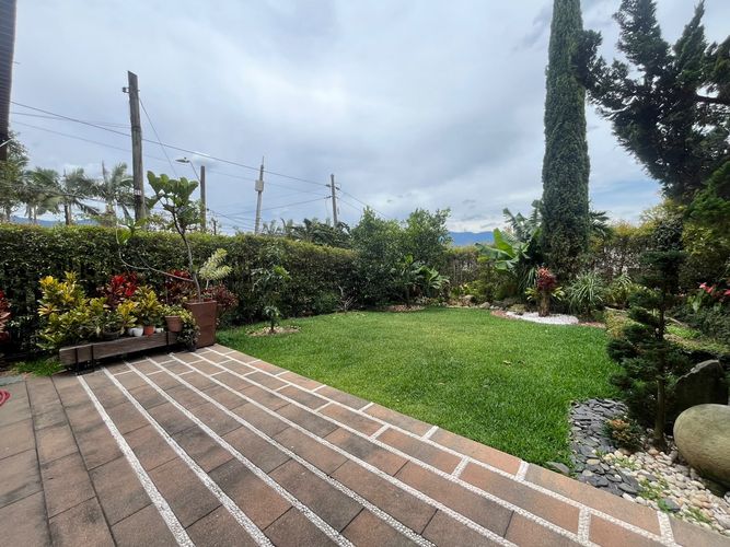Casa de 3 alcobas en arriendo en Loma El Atravesado, Envigado, 223 m² · foto 20 de 20