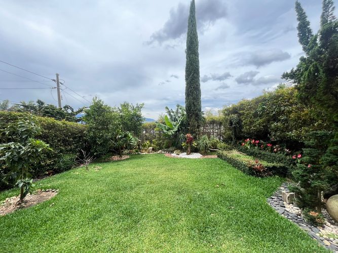Casa de 3 alcobas en arriendo en Loma El Atravesado, Envigado, 223 m² · foto 19 de 20