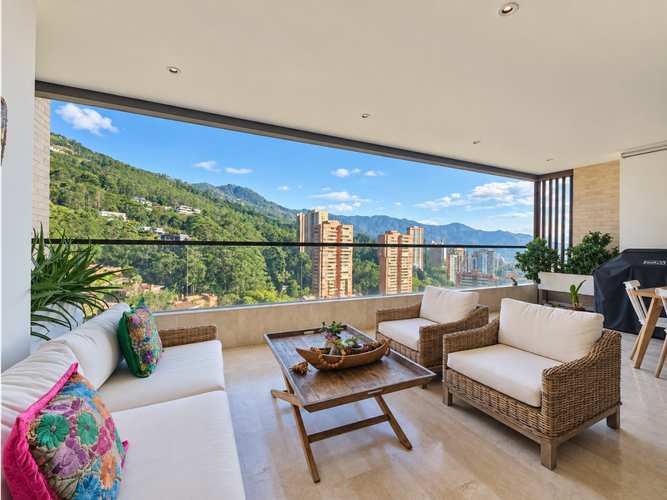 Apartamento de 3 alcobas en venta en La Calera, Medellín, 248 m² · foto 2 de 24