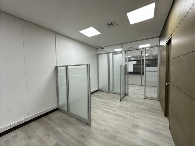 Oficina en arriendo en Ciudad Del Río, Medellín, 53 m² · foto 3 de 11