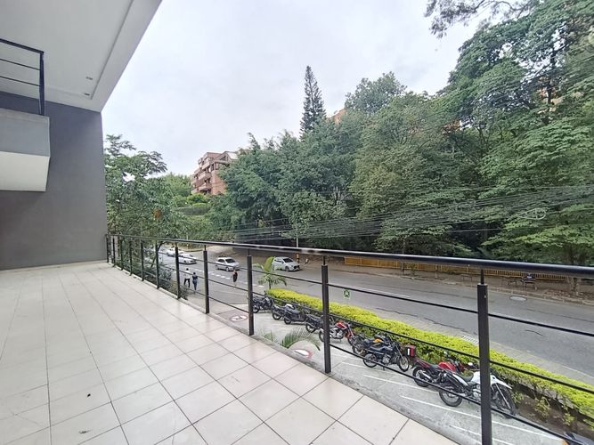 Local en arriendo en El Poblado, Medellín, 374 m² · foto 8 de 20