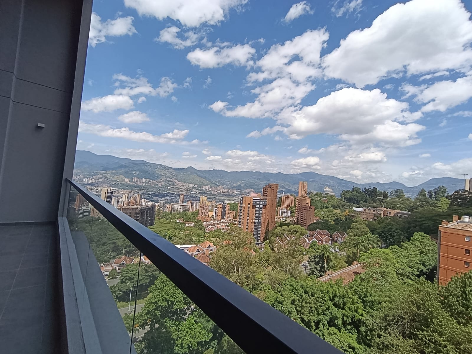 Apartaestudio en arriendo en El Poblado, Medellín · foto 10 de 17