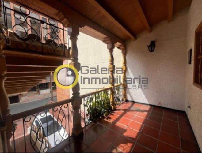 Casa de 7 alcobas en venta en Sotomayor, Bucaramanga, 520 m² · foto 2 de 16