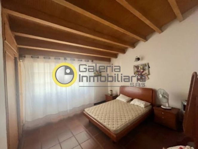 Casa de 7 alcobas en venta en Sotomayor, Bucaramanga, 520 m² · foto 3 de 16