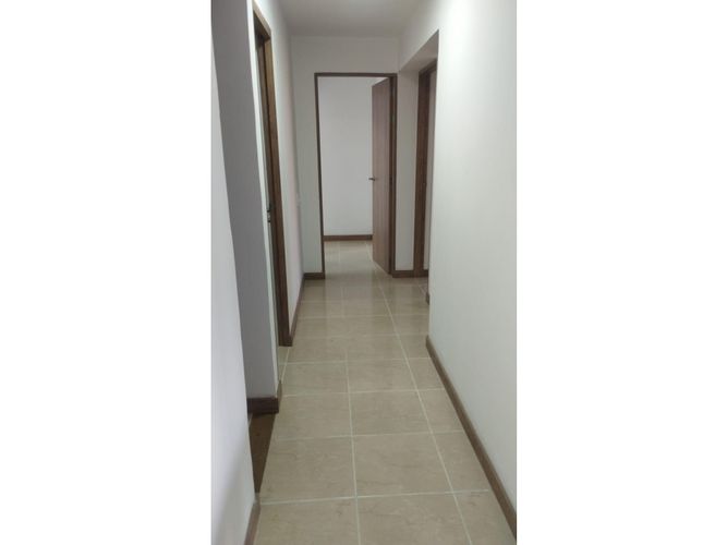 Apartamento de 2 alcobas en venta en La Castellana, Medellín, 107 m² · foto 5 de 10