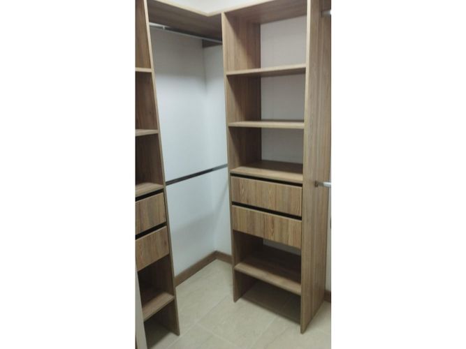 Apartamento de 2 alcobas en venta en La Castellana, Medellín, 107 m² · foto 8 de 10