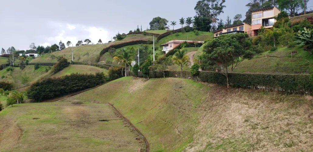 Lote en venta en Guayabito, Rionegro, 3369 m² · foto 3 de 14
