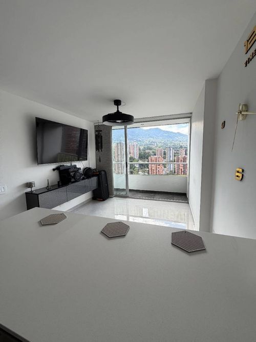 Apartamento de 3 alcobas en venta en Suramérica, Itagüí, 74 m² · foto 2 de 17