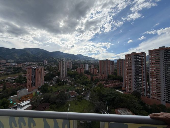 Apartamento de 3 alcobas en venta en Suramérica, Itagüí, 74 m² · foto 3 de 17