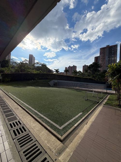 Apartamento de 3 alcobas en venta en Suramérica, Itagüí, 74 m² · foto 14 de 17