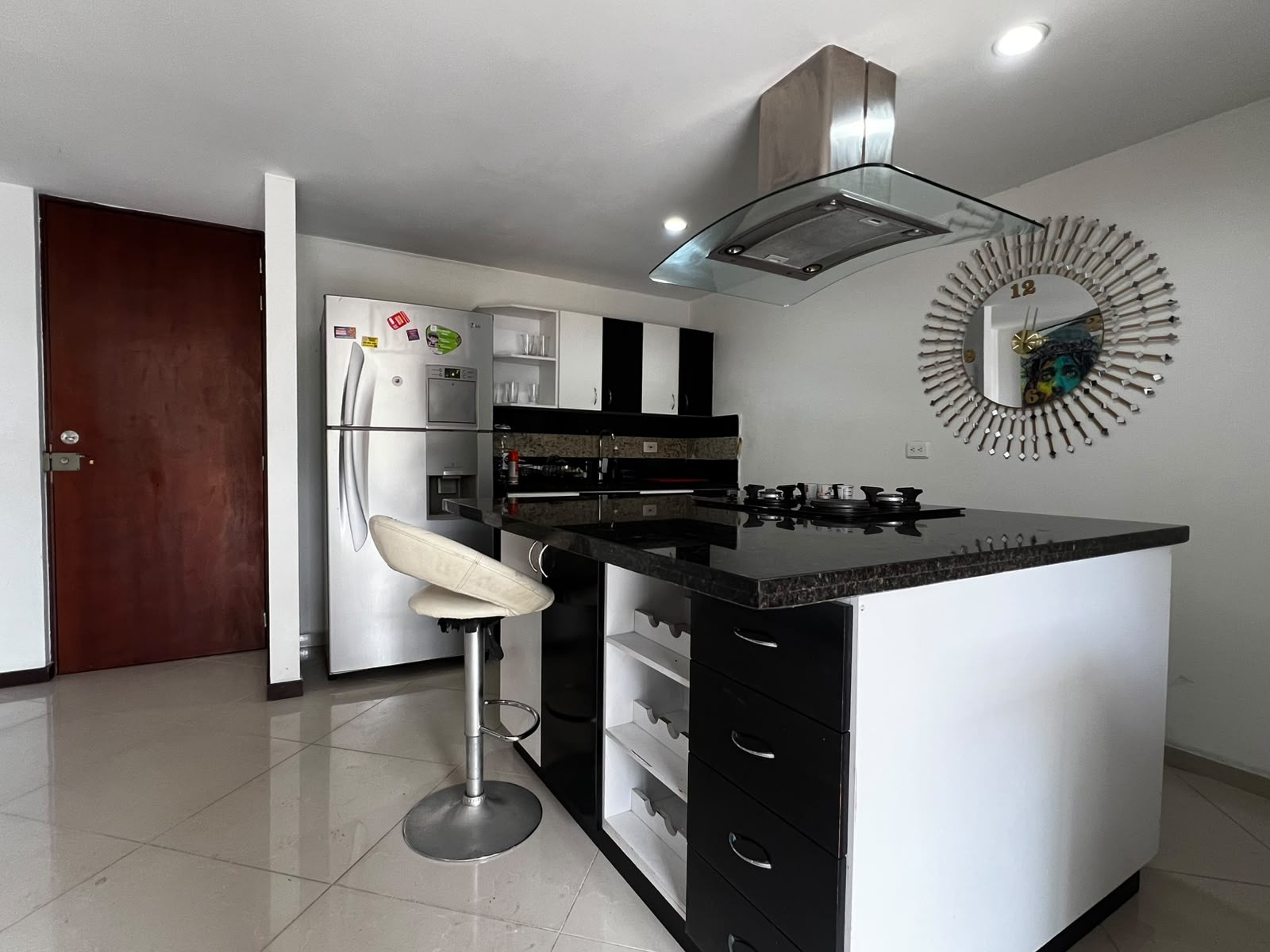 Apartamento en venta en El Poblado, Medellín · foto 3 de 10