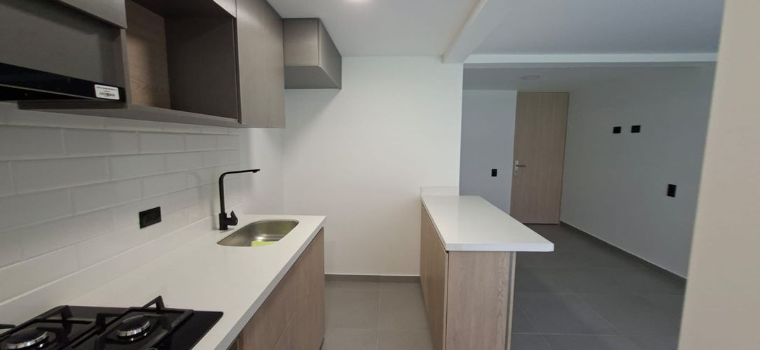 Apartamento de 2 alcobas en arriendo en Loma De San Jose, Sabaneta, 55 m² · foto 2 de 20