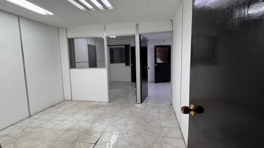 Bodega en arriendo en Troncal, Cali, 1370 m² · foto 16 de 24
