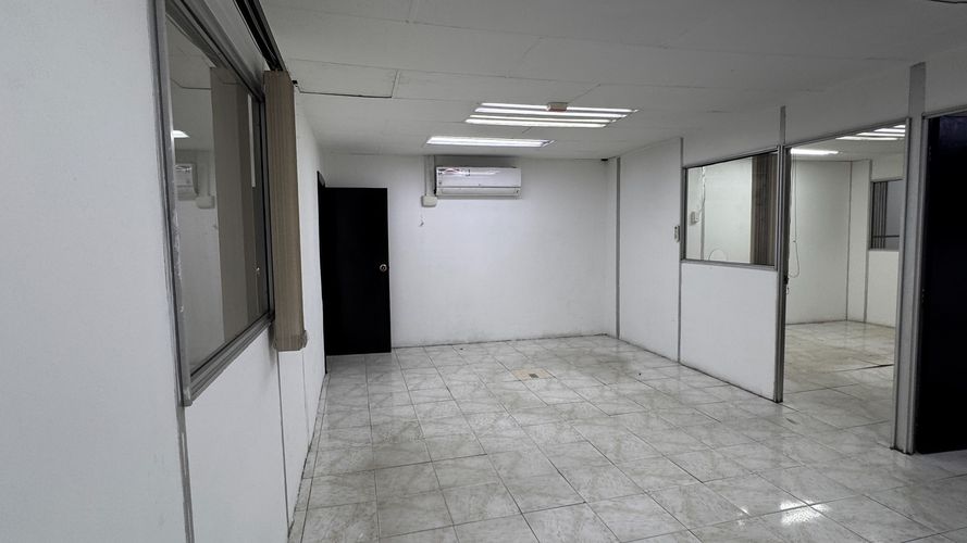 Bodega en arriendo en Troncal, Cali, 1370 m² · foto 15 de 24