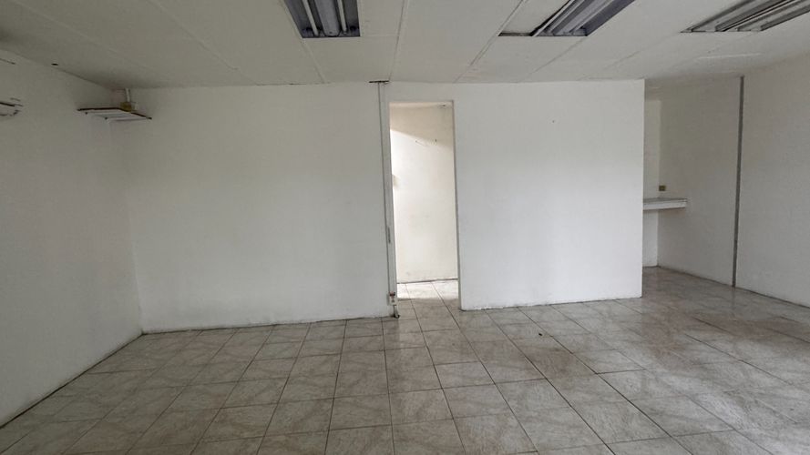Bodega en arriendo en Troncal, Cali, 1370 m² · foto 18 de 24