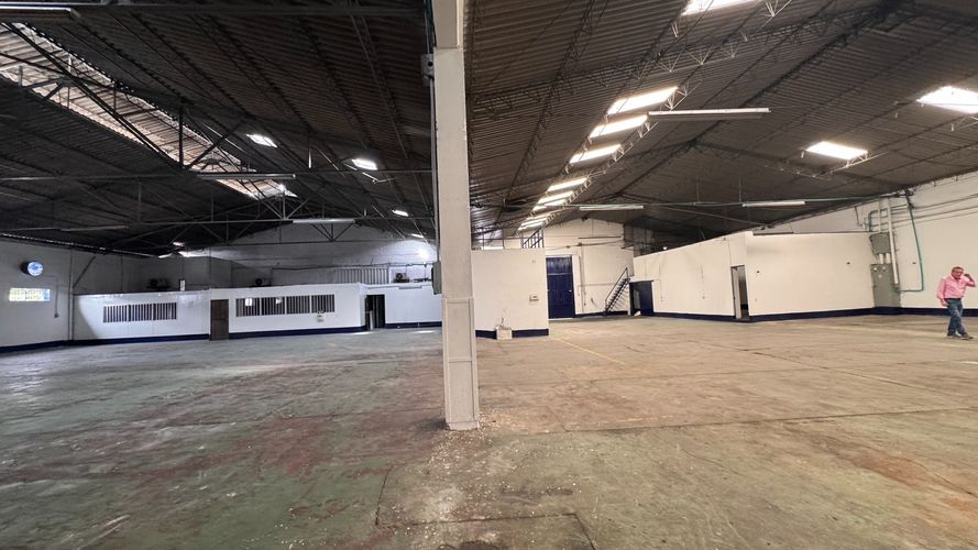 Bodega en arriendo en Troncal, Cali, 1370 m² · foto 10 de 24