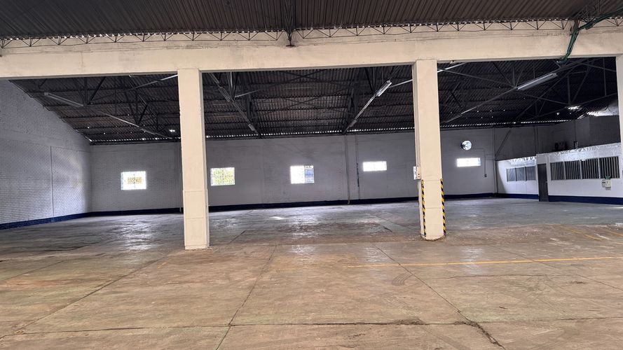 Bodega en arriendo en Troncal, Cali, 1370 m² · foto 12 de 24