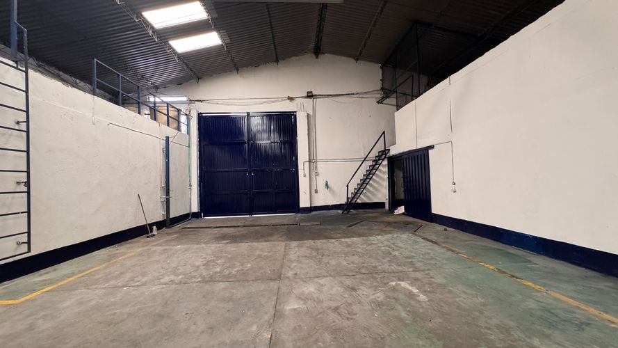 Bodega en arriendo en Troncal, Cali, 1370 m² · foto 4 de 24