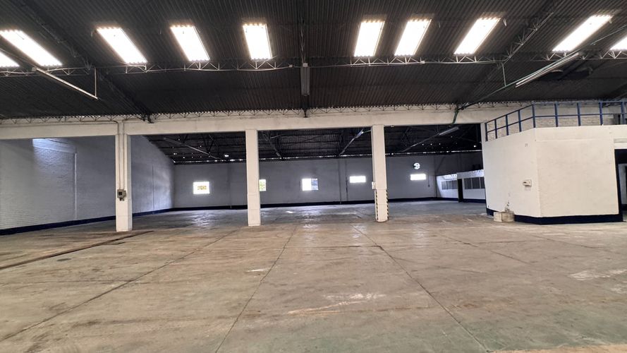 Bodega en arriendo en Troncal, Cali, 1370 m² · foto 10 de 24