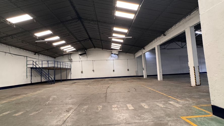 Bodega en arriendo en Troncal, Cali, 1370 m² · foto 2 de 24