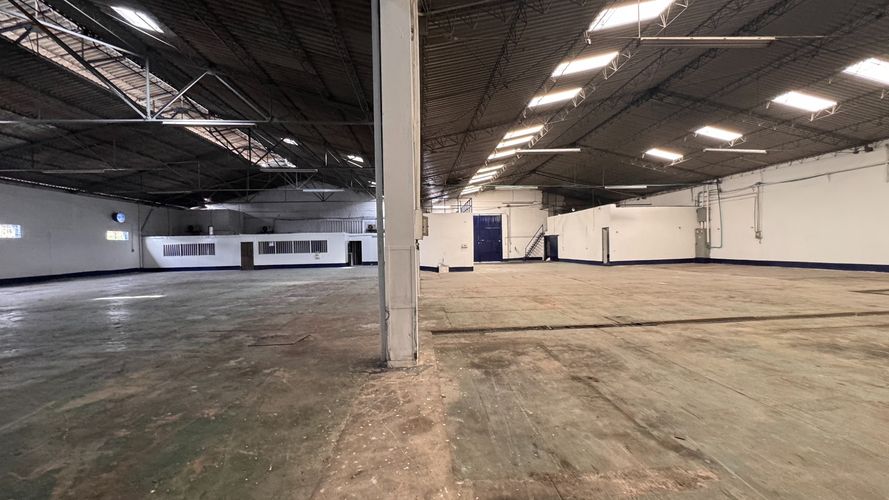 Bodega en arriendo en Troncal, Cali, 1370 m² · foto 11 de 24
