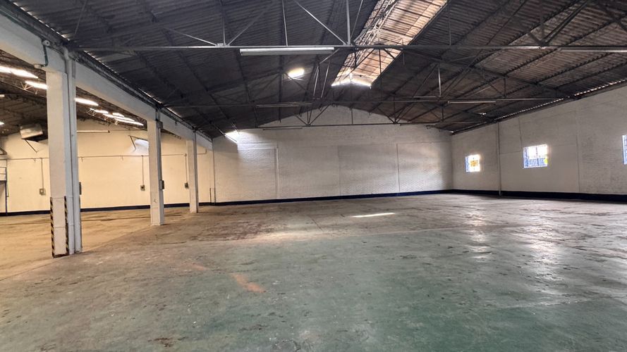 Bodega en arriendo en Troncal, Cali, 1370 m² · foto 12 de 24