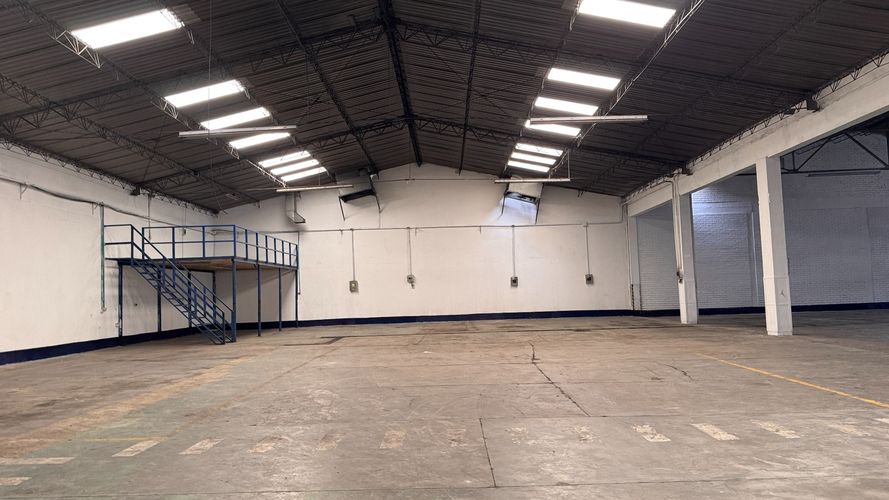 Bodega en arriendo en Troncal, Cali, 1370 m² · foto 15 de 24